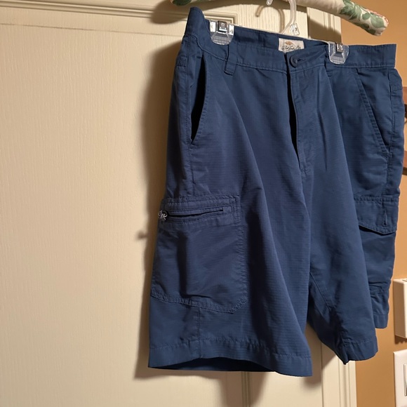 Men's Blue Cargo Shorts. Bob Timberlake brand. Size 32 waist. - Picture 4 of 6
